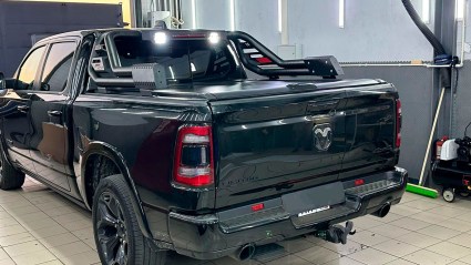 mekhanicheskaya-rolleta-na-kuzov-dodge-ram-1500 (1)